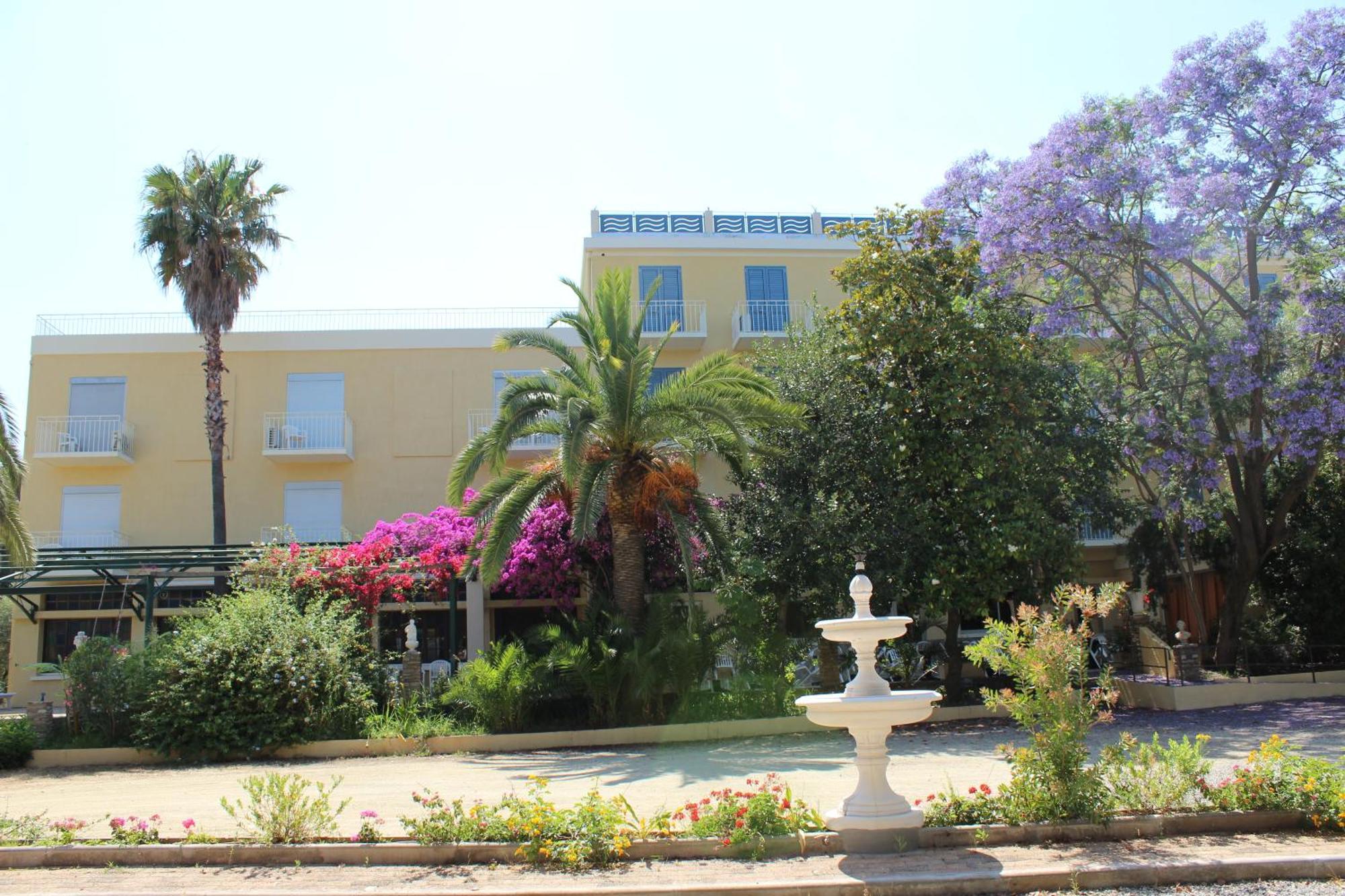 Hotel Castellu Lucciana  Exterior foto
